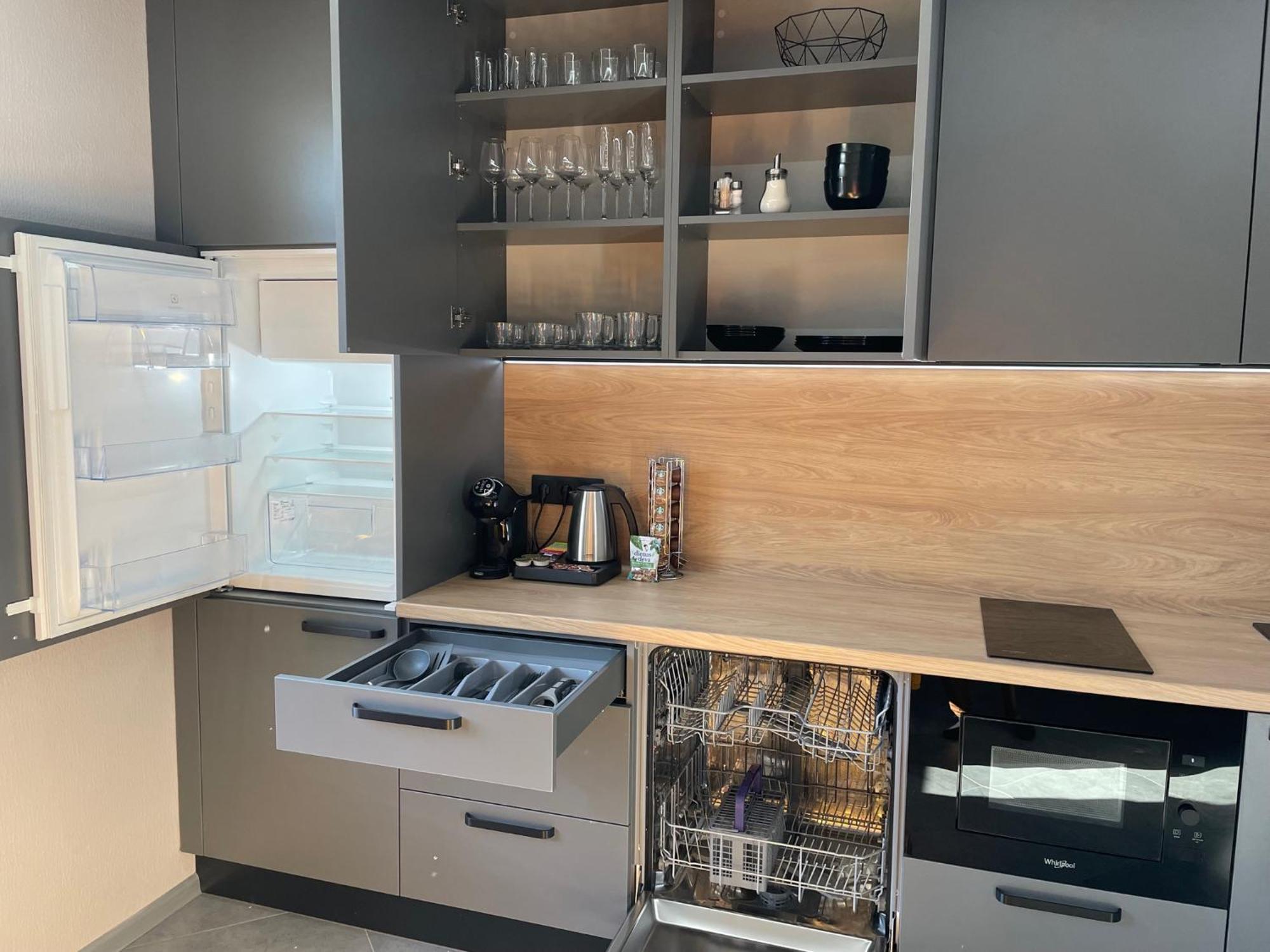 Huoneisto Brivibas - North & South, Free Privat Parking, Free Wifi, Self Check-in