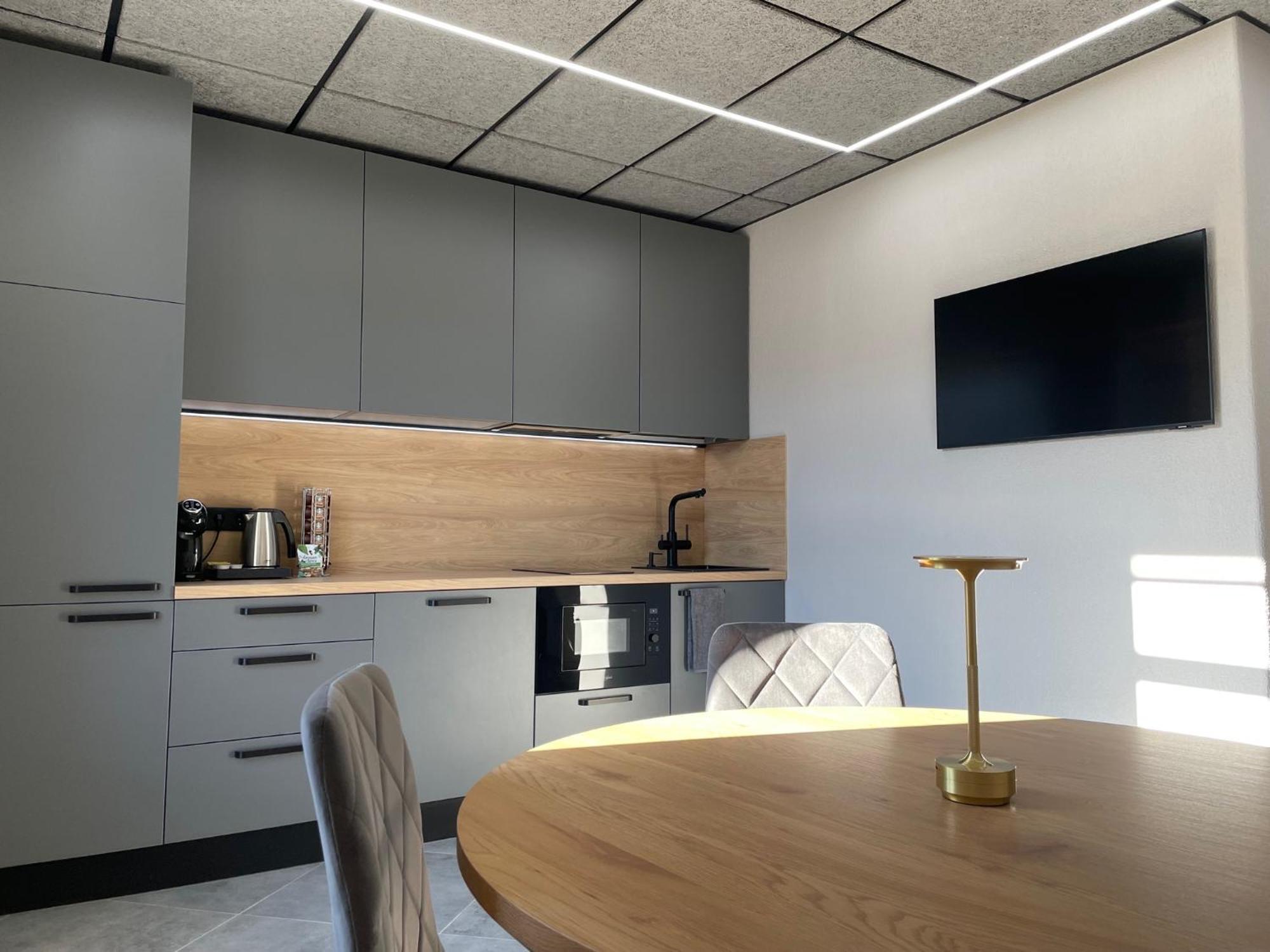 Huoneisto Brivibas - North & South, Free Privat Parking, Free Wifi, Self Check-in *