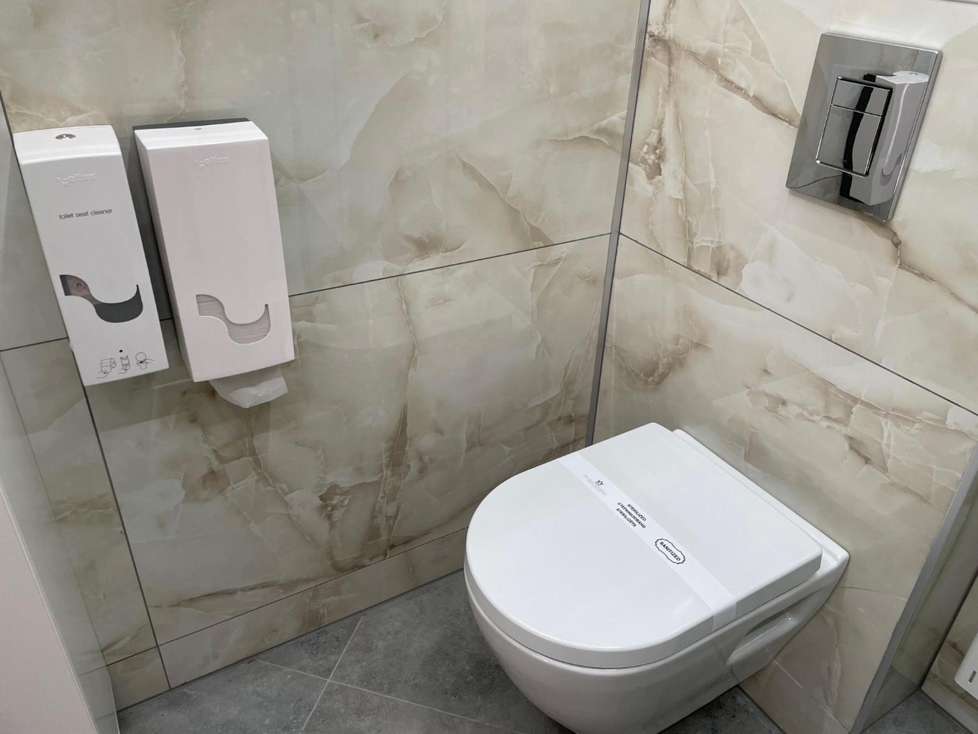Huoneisto Brivibas - North & South, Free Privat Parking, Free Wifi, Self Check-in