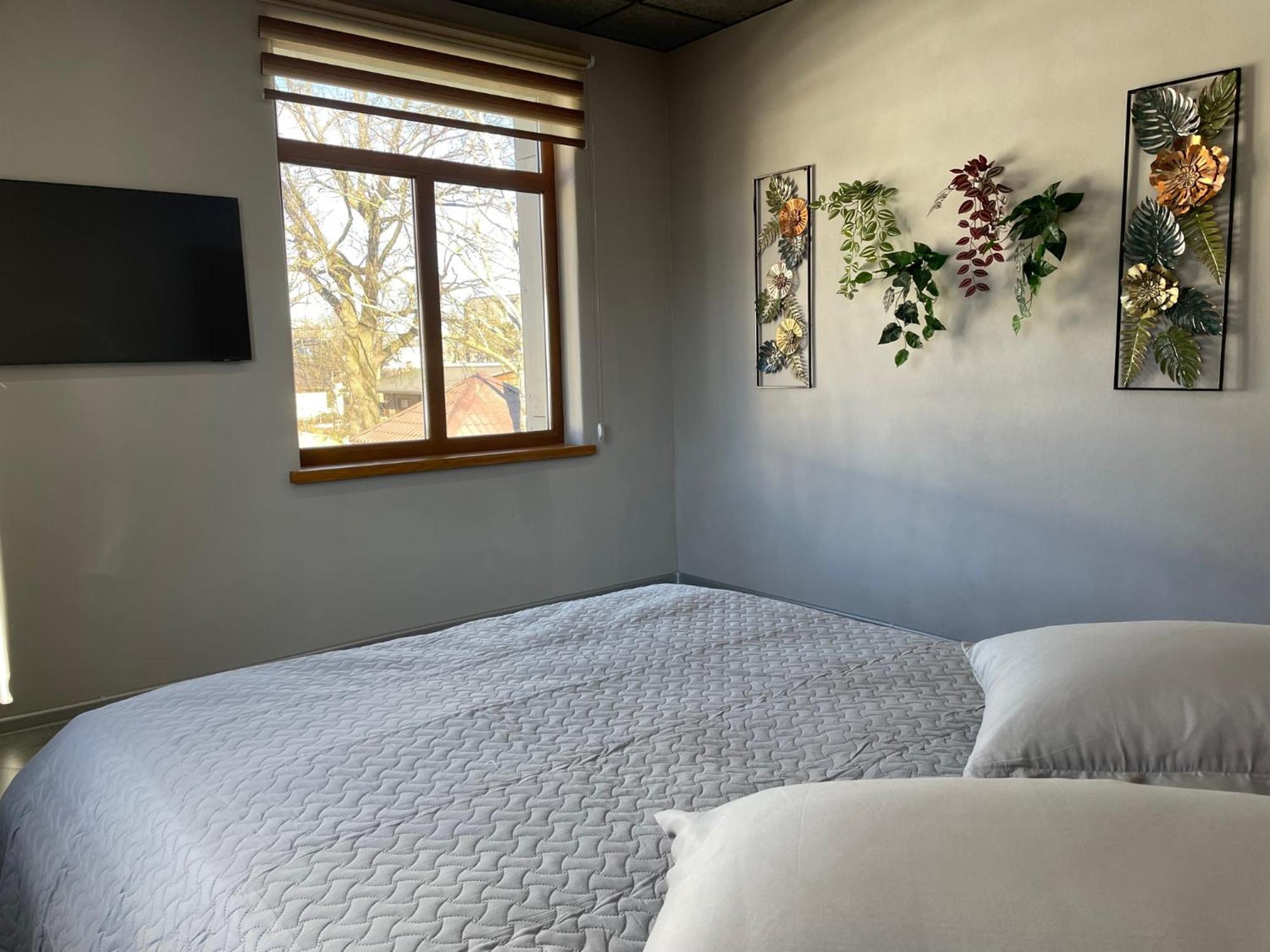 Brivibas - North & South, Free Privat Parking, Free Wifi, Self Check-in Huoneisto *
